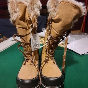 Universal Thread snow boots